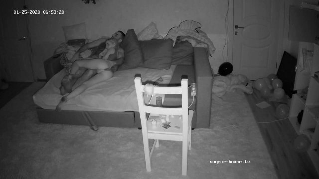 Семейная парочка перед сном отлично трахается на скрытую камеру