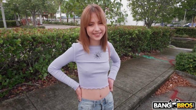 Негр классно выебал похотливую сучку в машине